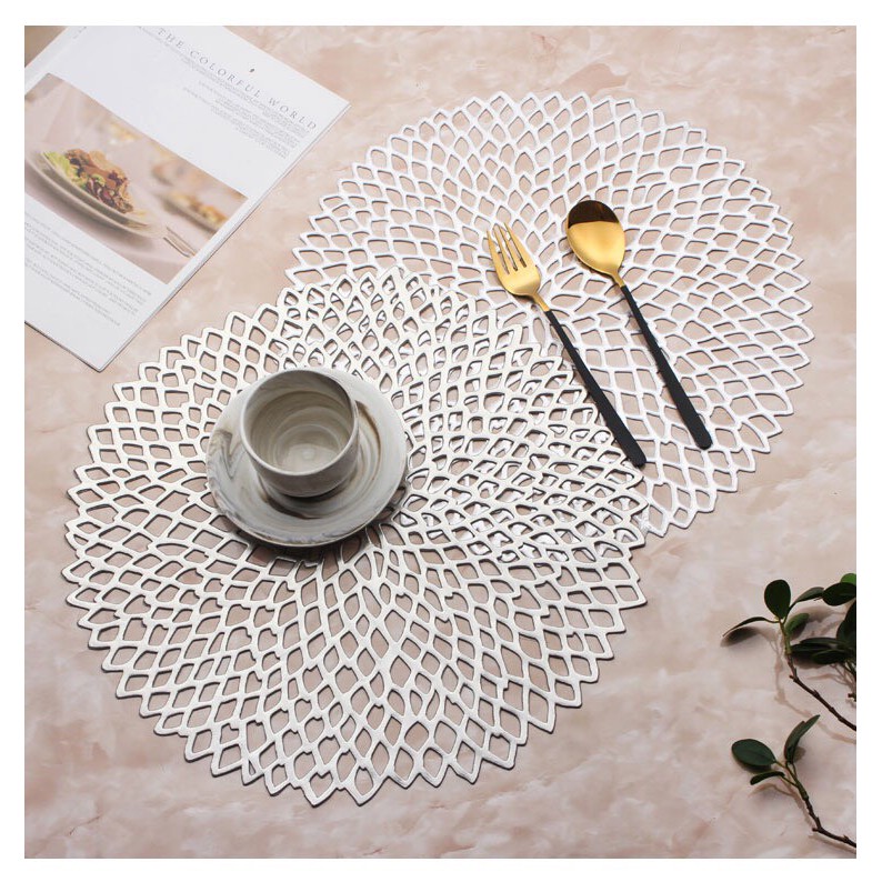 Tấm lót bàn ăn, lót lọ hoa, placemat, nhựa dẻo màu bạc và vàng, đường kính 38cm, xinh, rẻ, tiện lợi