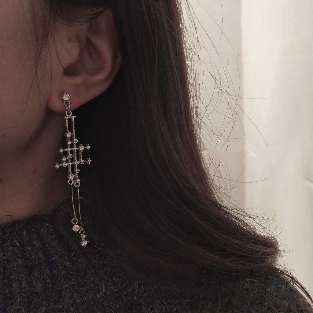 Bông tai nữ dài cách điệu đính đá