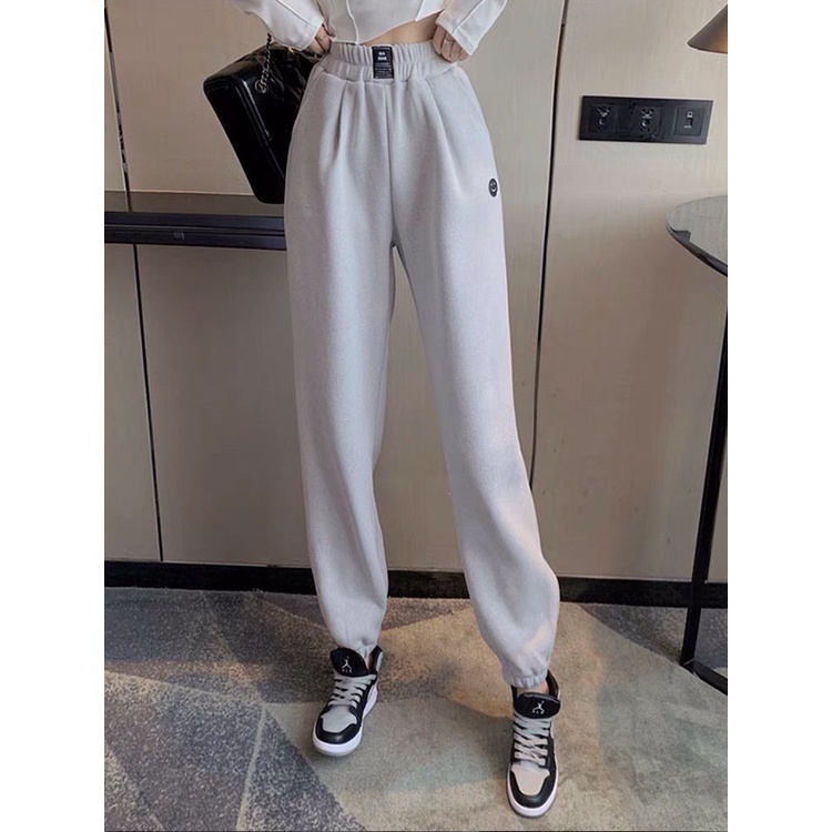 Quần Jogger Len Tăm Nữ Mặt Cười Dáng Rộng Ống Bo Logo 3 Màu