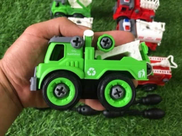Hộp Đồ Chơi 8 Xe Môi Trường Và Cứu Hoả Tháo Lắp Dành Cho Bé