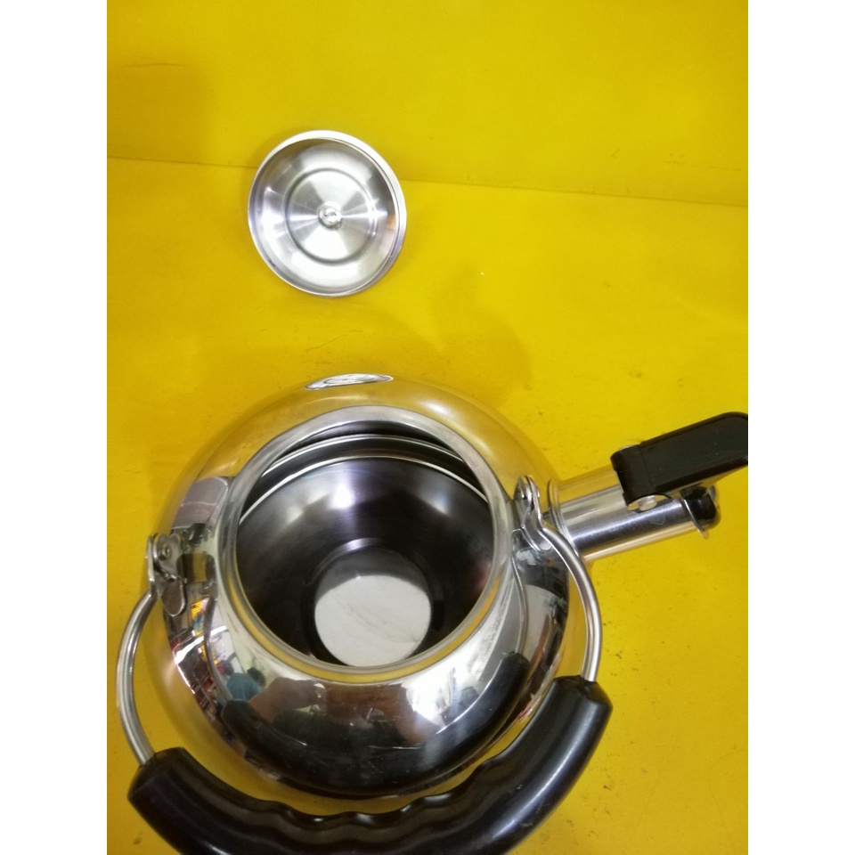 Ấm inox có còi hú nội địa Nhật (2.4L) (401), Dùng được bếp từ