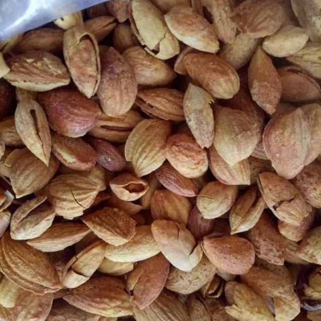 Combo gồm óc chó và hạnh nhân