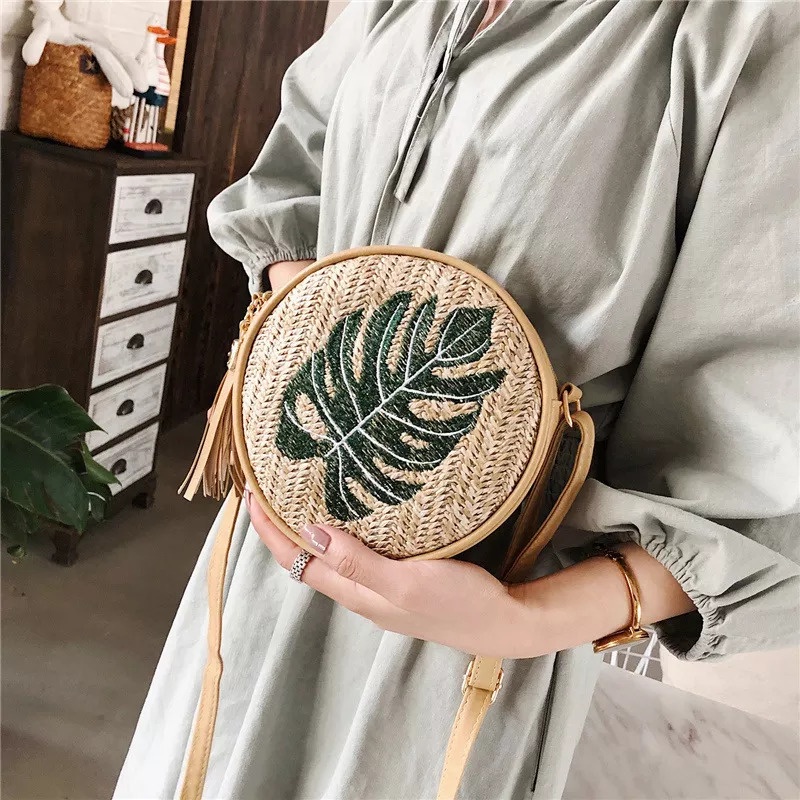 Túi tròn dệt đeo chéo thêu hình