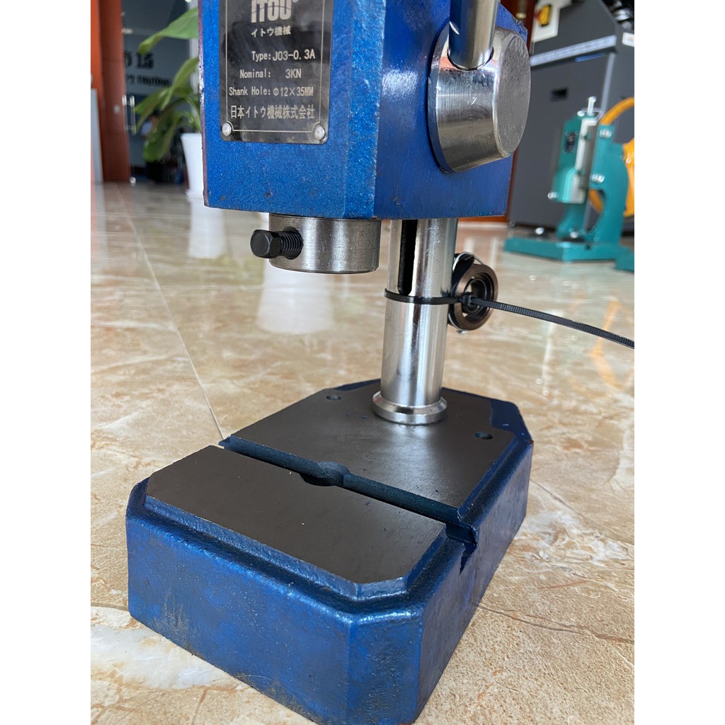 MÁY DẬP GẠT TAY J03 - 0.3A