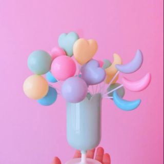 Chùm bóng bay - ly tulip làm phụ kiện trang trí, chụp hình