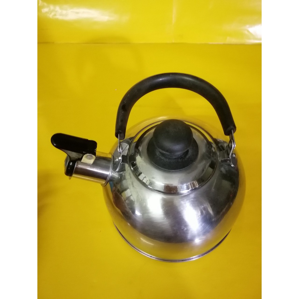 Ấm inox có còi hú nội địa Nhật (2L) (136), dùng được bếp từ