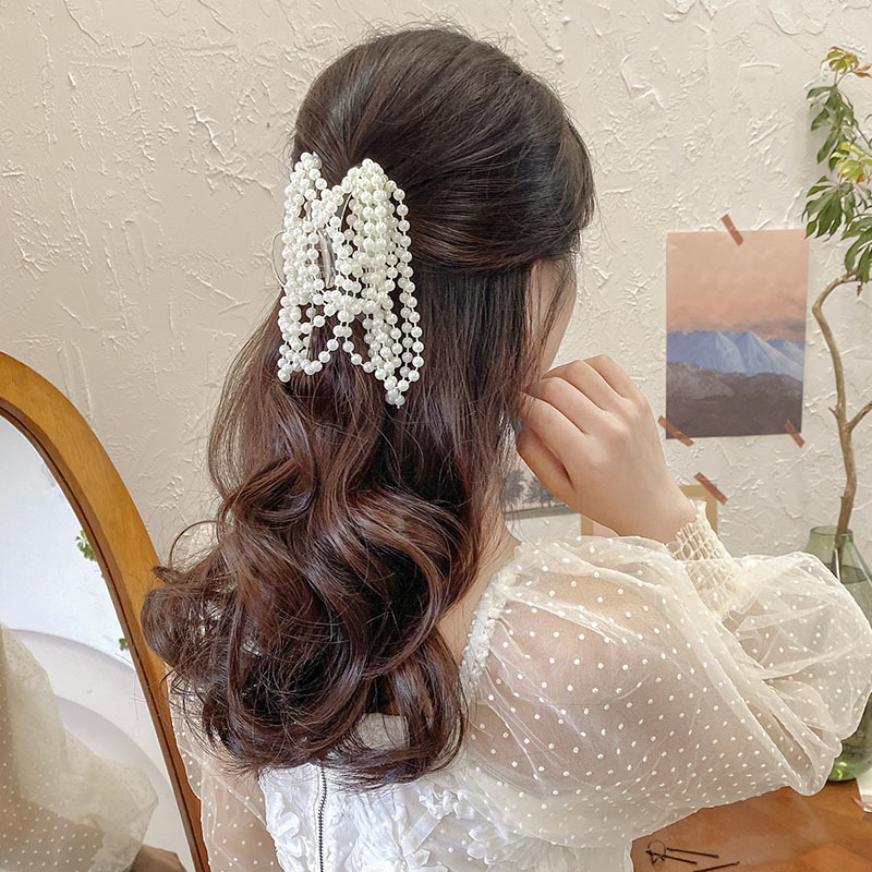 Kẹp tóc hình bướm đính ngọc trai phối tua rua thời trang cho nữ