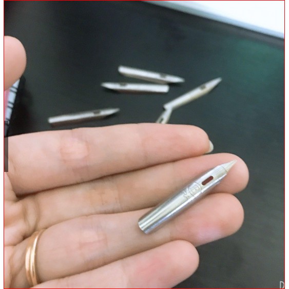 Bút máy ngòi lá tre E018