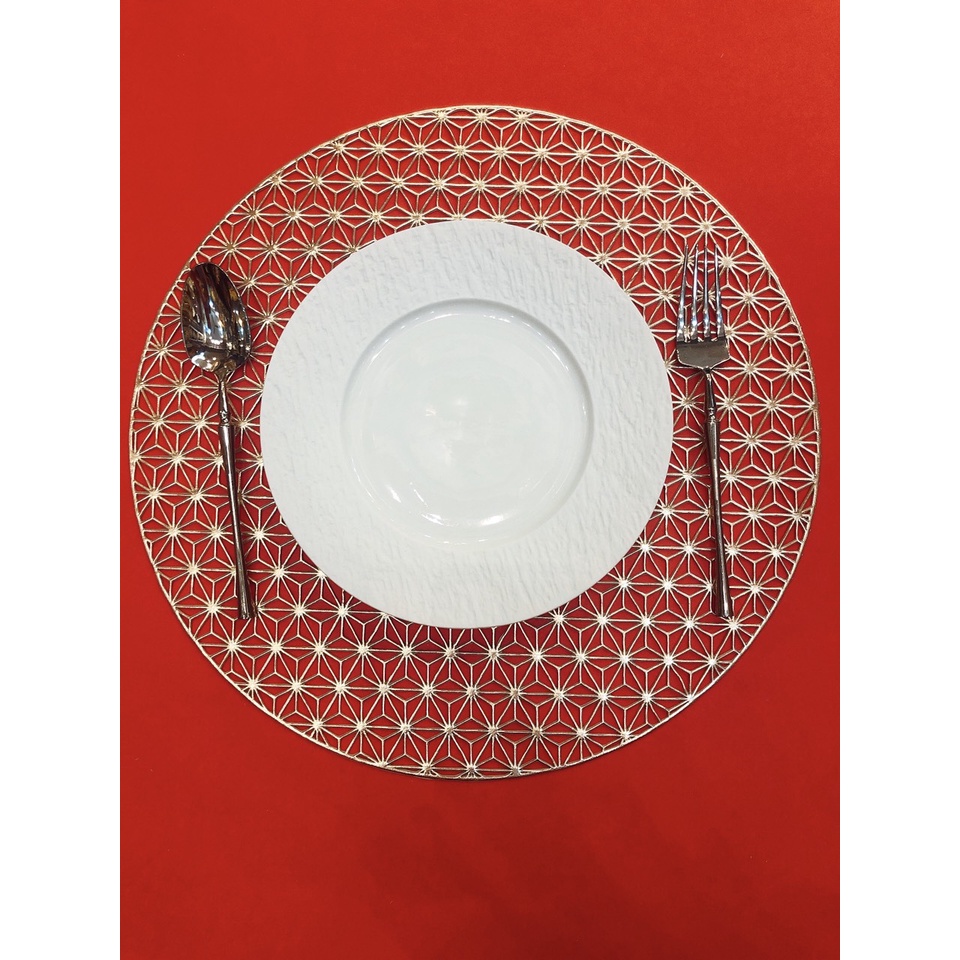 Tấm lót bàn ăn, lót lọ hoa, placemat, nhựa dẻo màu bạc , đường kính 38cm, xinh, rẻ, tiện lợi