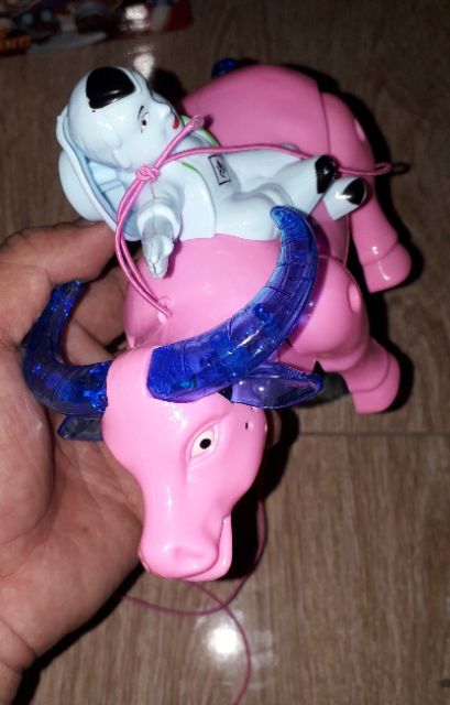 Một mô hình chú bé chăn trâu bằng nhựa có nhạc và đèn Led rất đẹp _tặng kèm pin