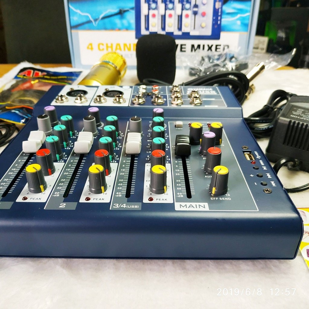 Combo Mixer F4 và Micro Whoaichang BM900 + Phụ Kiện Đi Kèm