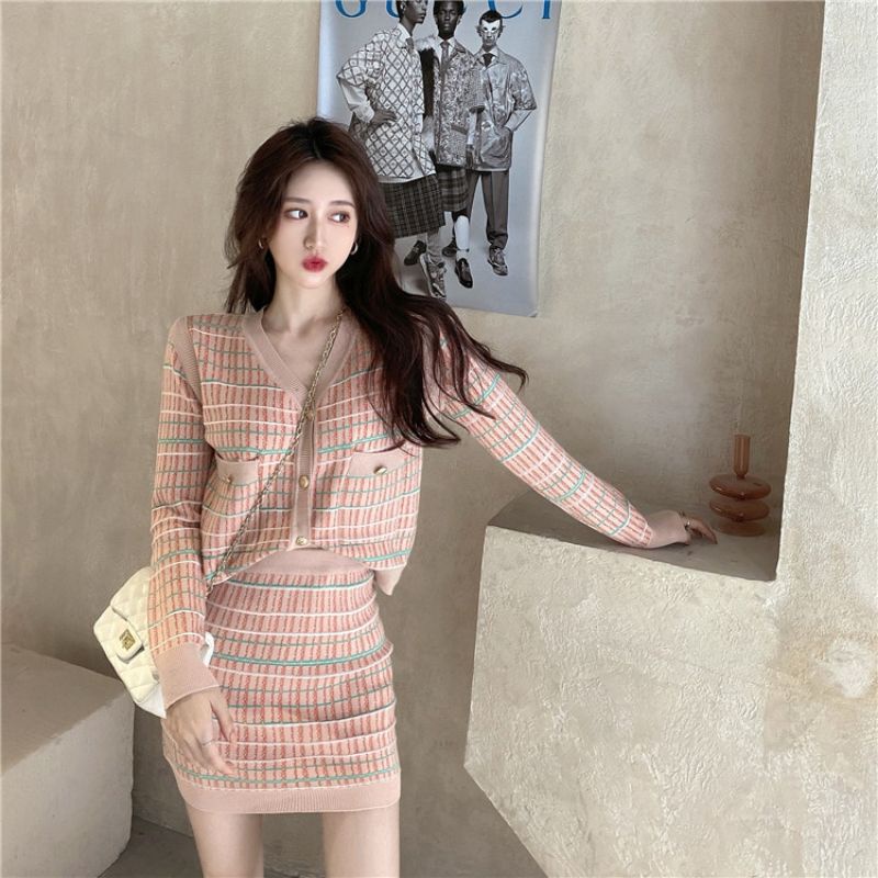 Đầm len dệt kim, váy len nữ cổ V