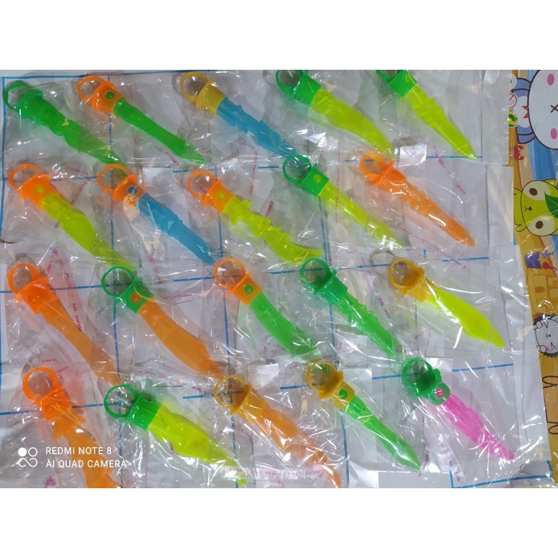 Vỉ 20 chiếc nhẫn kèm đồ chơi phát sáng