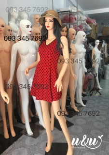 Manocanh nữ tạo dáng