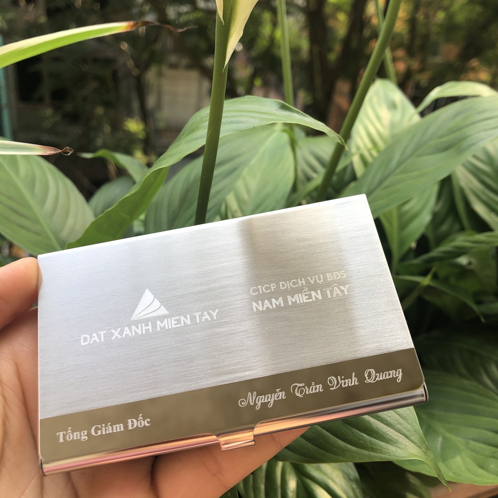 Ví đựng danh thiếp tặng sếp, hộp đựng card visit khắc tên và logo tặng cấp trên cao cấp