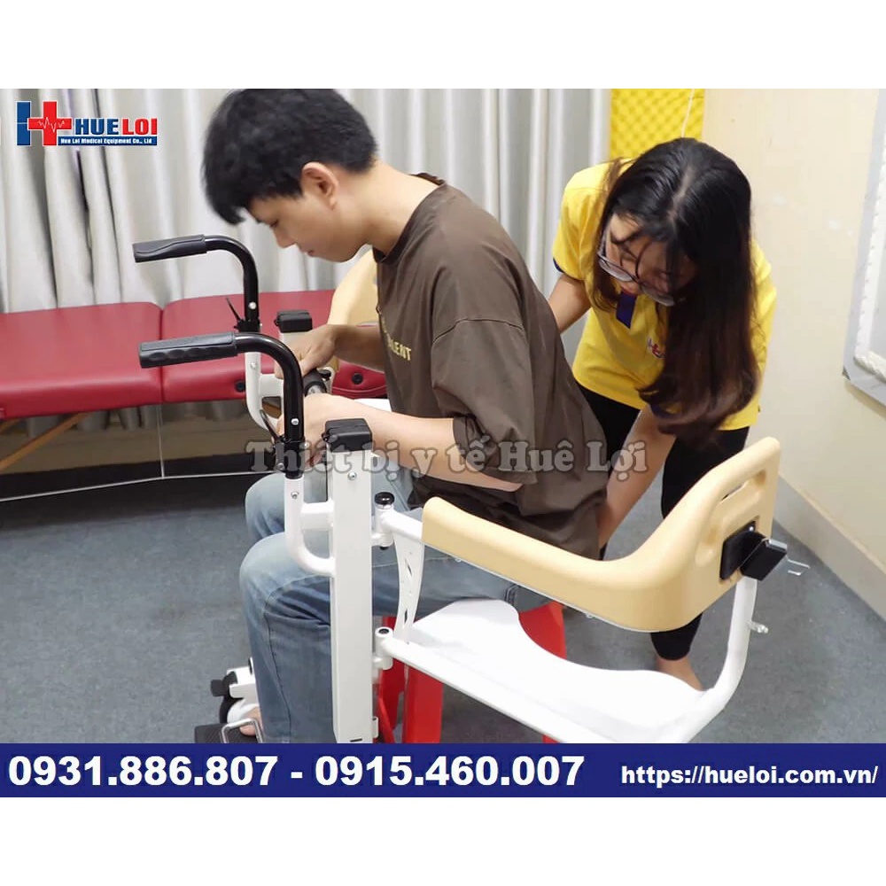 Xe lăn đa năng cho người già có bô vệ sinh