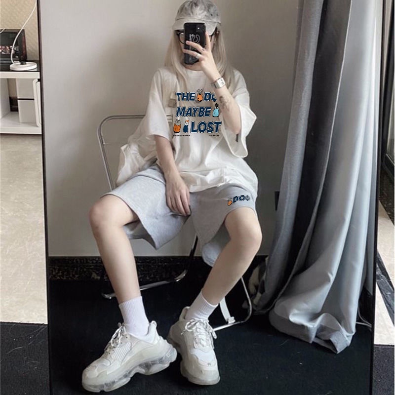 Bộ áo thun tay ngắn dáng rộng và quần ngắn màu xám thời trang năng động dành cho nữ (có bán lẻ)