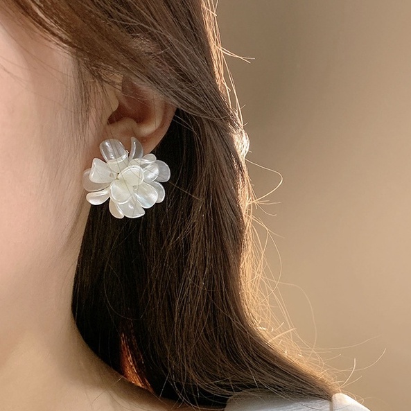 Đôi Khuyên Tai Hình Hoa Đính Ngọc Trai Thời Trang Cho Nữ