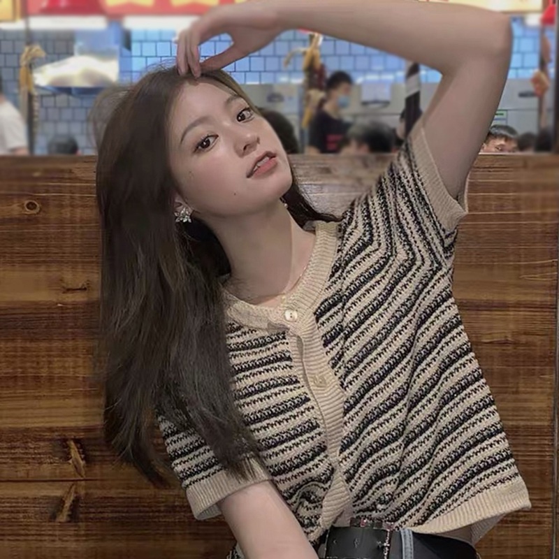 Áo cardigan dệt kim tay ngắn cổ tròn kẻ sọc dáng ôm phong cách Hàn Quốc