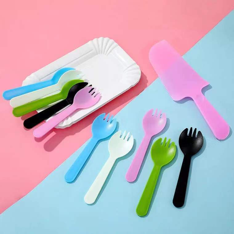 Set Bộ Thìa Dao Đĩa Kèm Nến Sinh Nhật Chất Liệu An Toàn Siêu Tiện Lợi Trang Trí Sinh Nhật - Kemshop K55