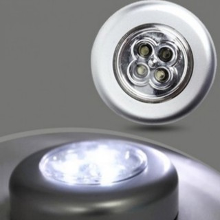 Đèn led dán tường 4 bóng sáng 1000h tiện ích