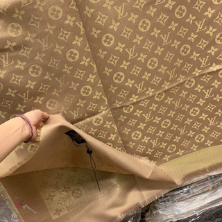 Khăn Choàng Lụa Vuông Be Nhũ Vàng Lv siêu cấp 1.4m