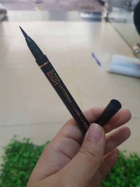 BÚT DẠ KẺ MẮT KARADIUM WATERPROOF EYELINER PEN BLACK