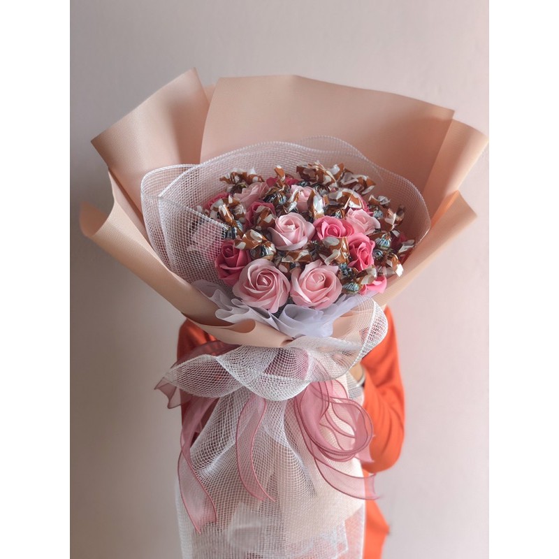 Bó hoa kẹo mút milkita phối hoa hồng sáp (Quà tặng) - Tặng thiệp