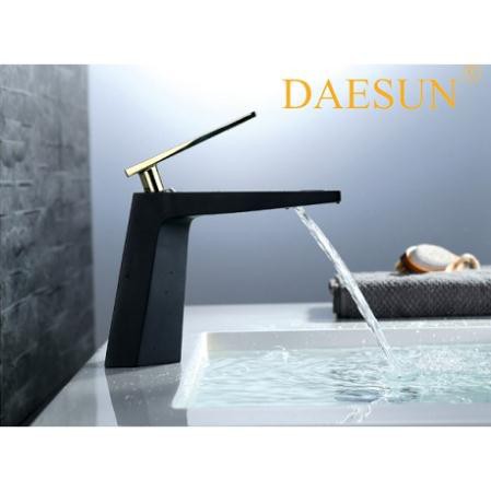 VÒI CHẬU LAVABO NÓNG LẠNH DAESUN DS 3224 .