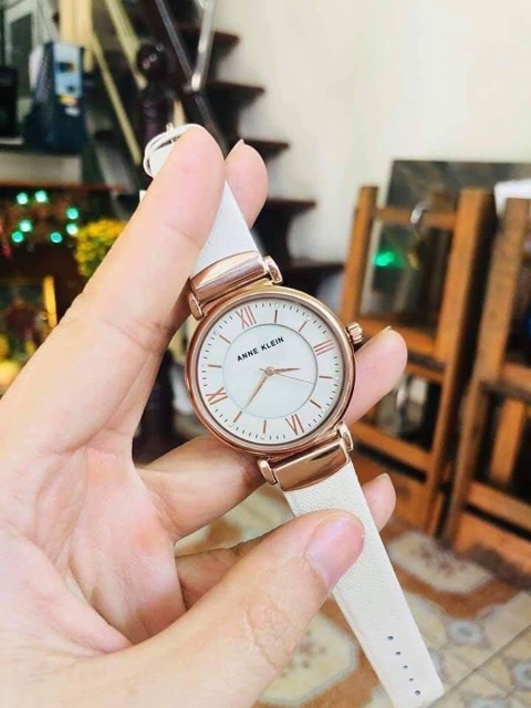 Đồng hồ nữ hiệu Anne klein