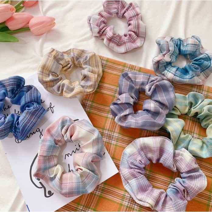 Cột tóc scrunchies hoạ tiết caro Mua Tất nhiều màu (muatatshop)