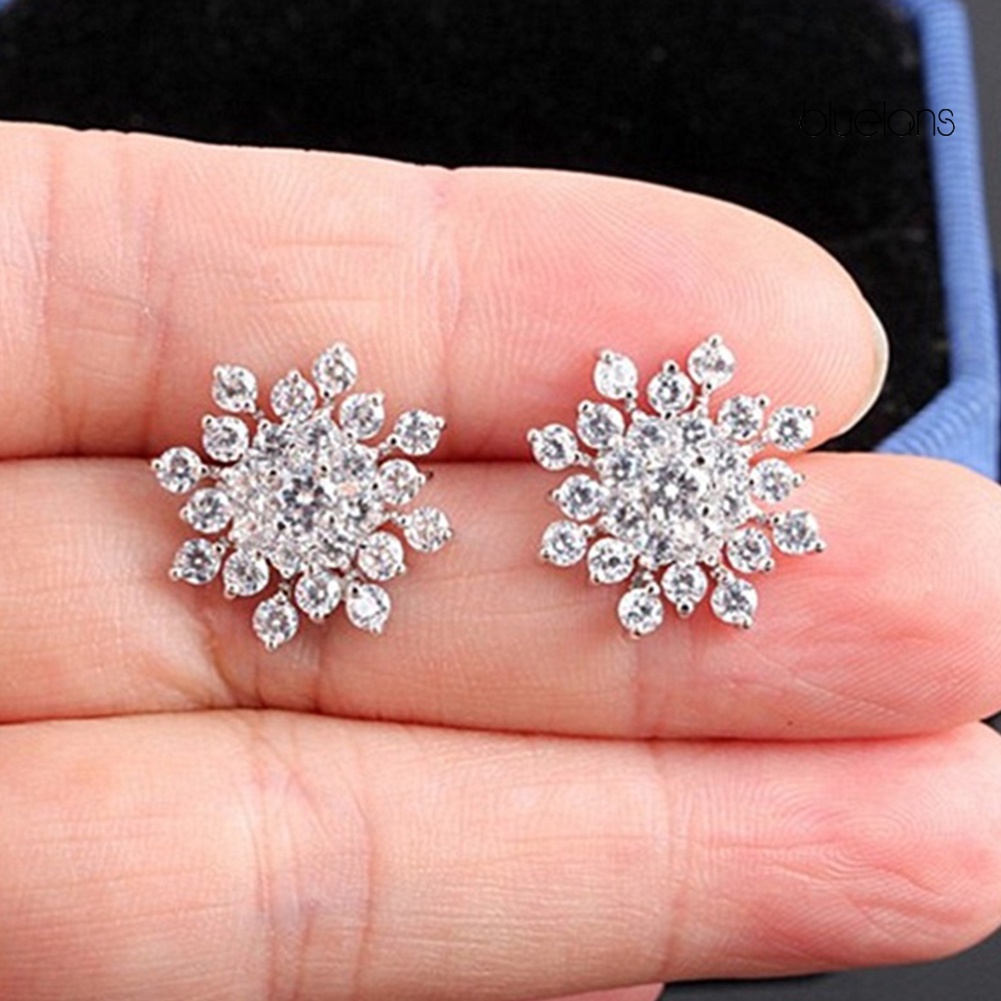 Đôi Bông Tai Hình Hoa Tuyết Đính Đá Thời Trang Cho Nữ