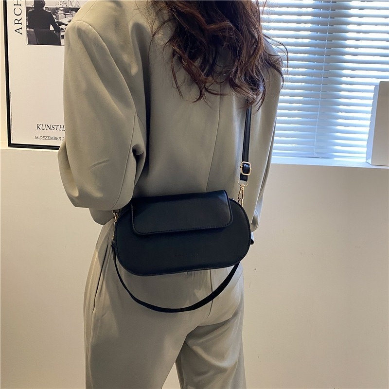 Túi Đeo Chéo Hình oval Màu Trơn Mẫu Mới 2022 NB00338