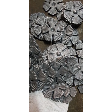 Hoa gang đúc mỹ thuật _ đường kính 12 cm