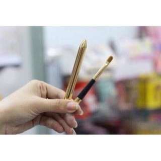 Cọ môi cao cấp siêu mềm mượt có nắp đậy . ^