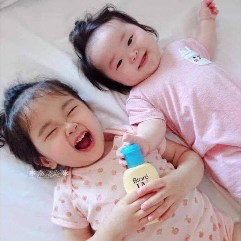 Kem chống nắng cho trẻ em Biore UV Kids Milk.