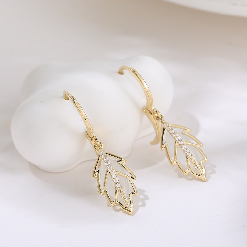 Khuyên Tai Hình Chiếc Lá Đính Đá Phong Cách Thời Trang