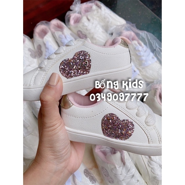 Giày Sneakers Bé Gái Tim Nhũ Trắng C@rters(lỗi bẩn, thay giây)