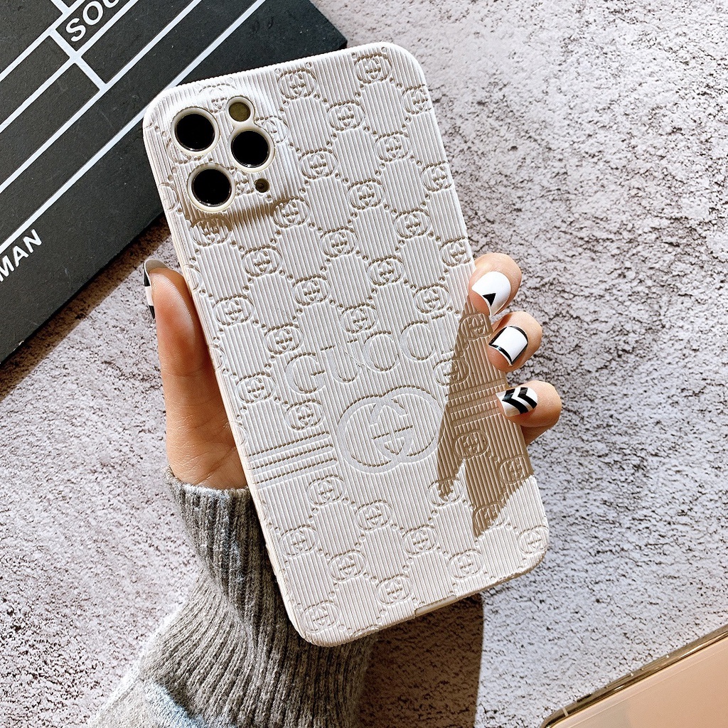 ỐP LƯNG DA DẬP NỔI FULL VIỀN BẢO VỆ CAMERA DÀNH CHO IPHONE GUCCI - N2772