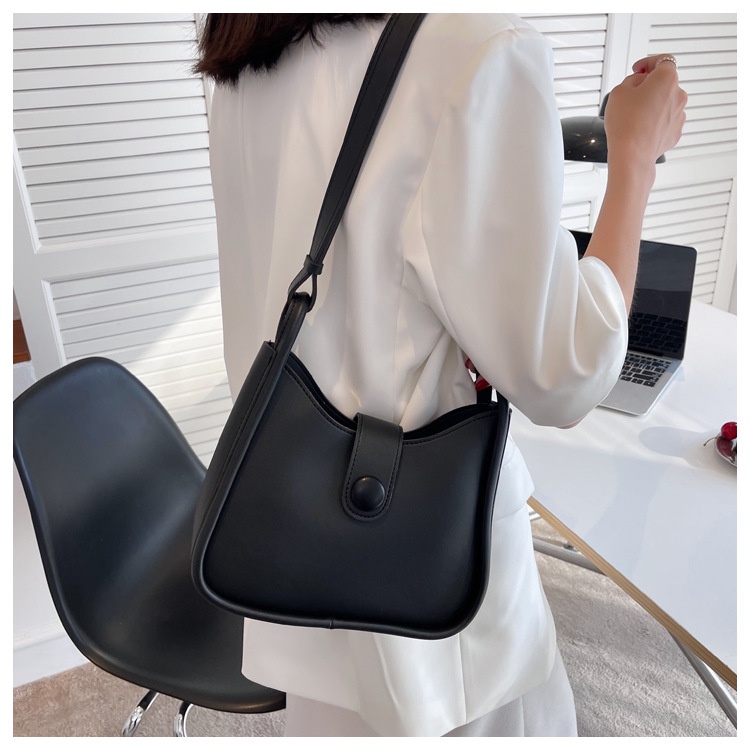 Túi kẹp nách đeo chéo nắp cúc sang chảnh thời trang trẻ trung