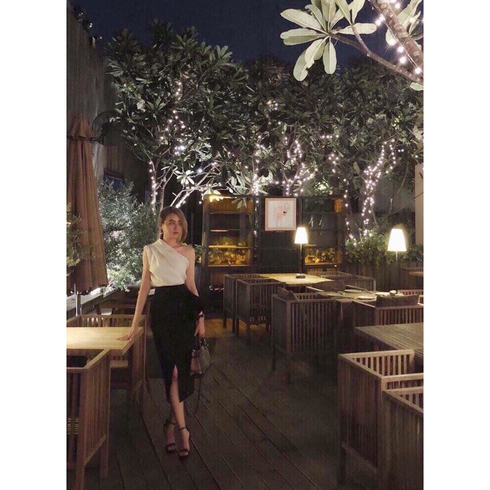 Set áo lệch vai váy xé tà đang làm mưa làm gió trên thị trường. | BigBuy360 - bigbuy360.vn