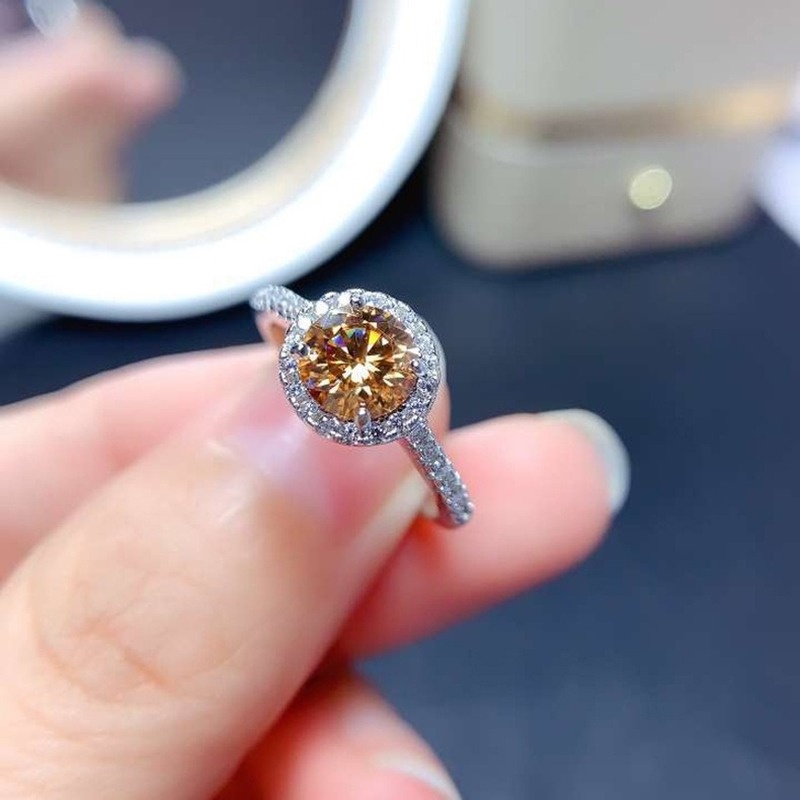 Nhẫn Hở Đính Đá Moissanite Cổ Điển Sang Trọng