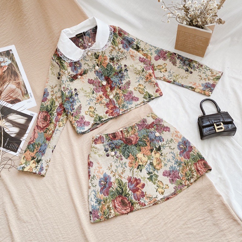 SET ÁO TD CROP HOA CỔ SEN TRẮNG CV