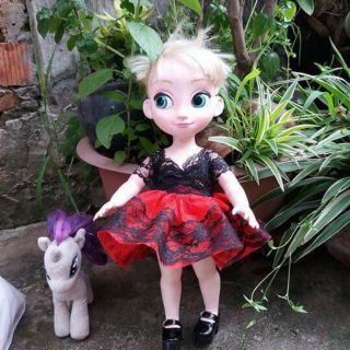 Đầm cho búp bê animator ạ