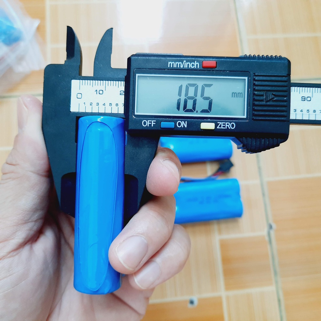 Pin sạc 18650 7.4v 1300mAh cổng nối SM-3P / SM-4P dùng cho xe mô hình điều khiển