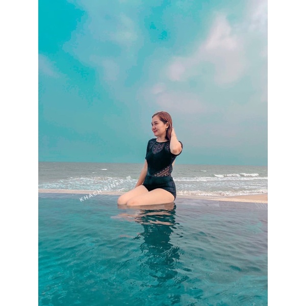 Đồ bơi nữ một mảnh hoạ tiết ren kèm khăn cuốn, áo tắm nữ liền thân với 2 màu đen và trắng, size 40-70kg