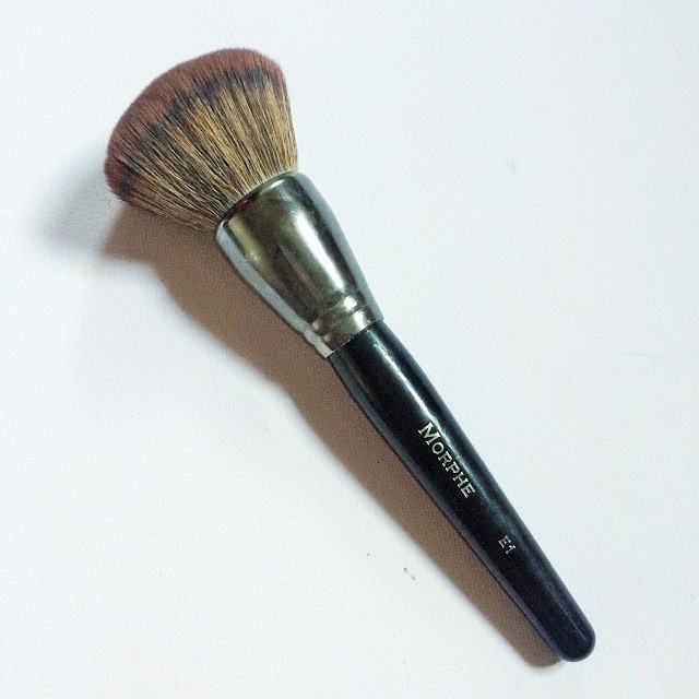 Cọ phấn Morphe E1 Deluxe Powder cho phấn phủ, bronzer, phấn má