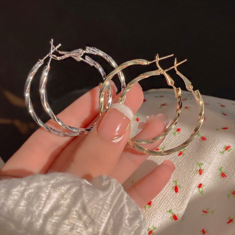 Khuyên Tai Kim Loại Hình Tròn Đơn Giản Thời Trang 2022