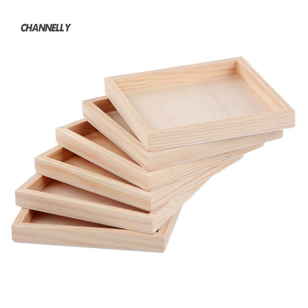 Khay gỗ đựng đồ với kích thước 12cm x 12cm x 1.3cm tiện dụng
