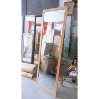 Gương soi toàn thân có chân tựa